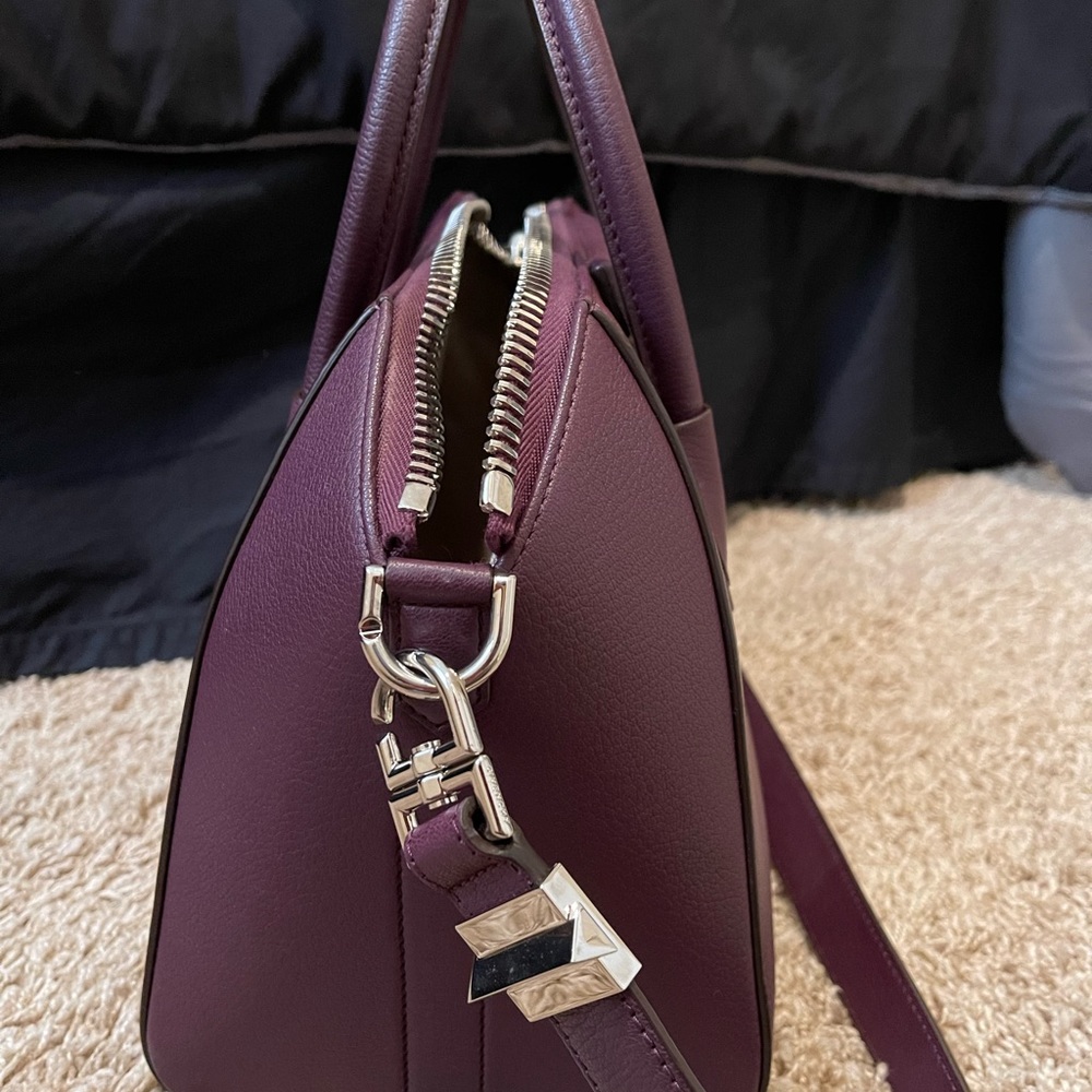 Givenchy Small Antigona Bag - Picture 6 of 11
